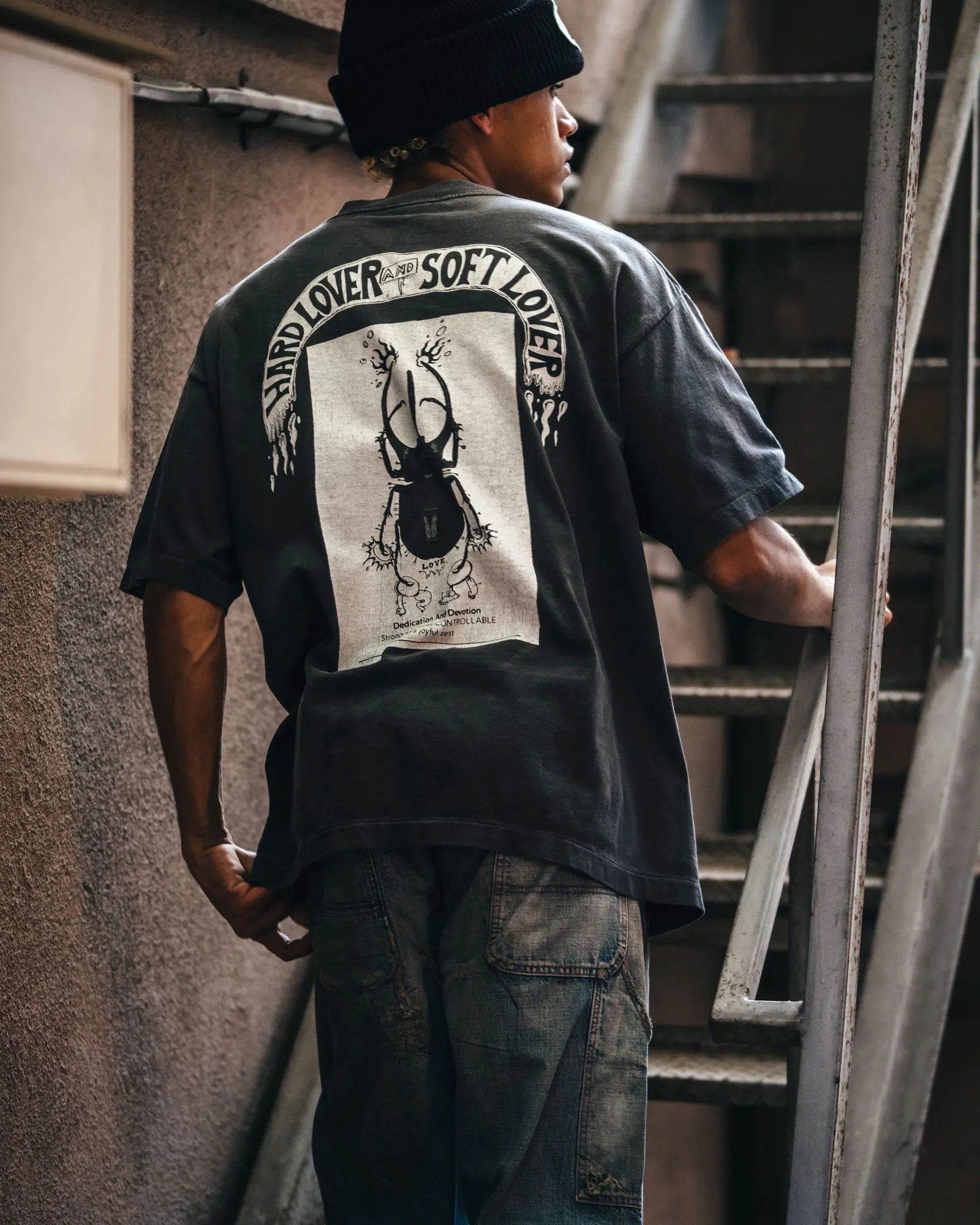 SAINT Mxxxxxx SS TEE/THE ETERNAL/BLK Latest Skeleton Beetle Distressed Sulfur Dyeing Retro Short Sleeves Washed Black S-XL Garment Dyeing Rewashed for Distressed Horse Replacement Faded Top Printing Technology Simulates Natural Distressed Style Really Correct Version Original Consistent Main Mark/Washed Mark/Angel Anti-Counterfeiting Mark